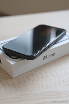 iPhone 15, 128 GB, černý - 4