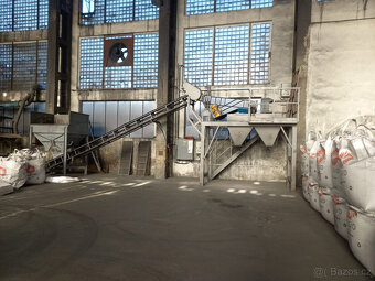 Třídička vč. dopravníku a násypky - 4