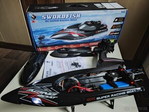 Závodní RC loď Brushless 60km/h pc5.500,- - 4
