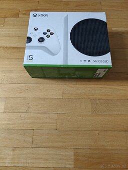 Xbox series s + 2 ovladače - 4