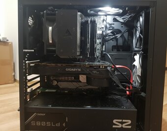 CHCEŠ PC, CO MÁ VÍC VLÁKEN NEŽ TVOJE BABIČKA SVETRŮ? (16C/32 - 4