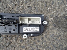 Budíky, ovládání klimatizace VW Golf VI - 4