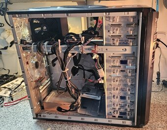 Big Tower s průhlednou bočnicí + zdroj Corsair CX750W - 4