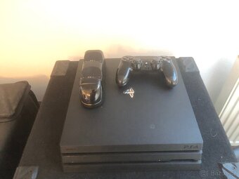 Prodám ps4 pro + nabíječka na ovladač - 4