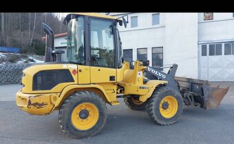 Čelní nakladač Volvo L30g - 4