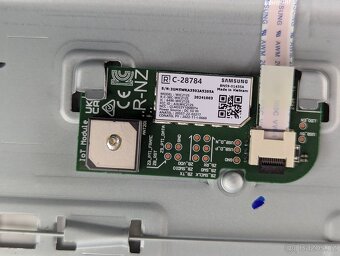 Díly z TV Samsung QE55Q40DAT na ND, prasklý displej - 4