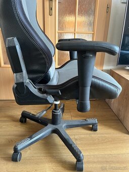 DXRacer Racing Chair - 4