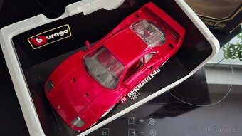 Ferrari F40 3x varianta 1:18 Bburago + dárek 1:43 - 4