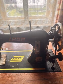 Prodám šicí stroj Lada - 4