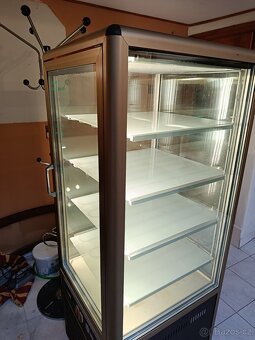 Chladící vitrína na zákusky a dorty - 4
