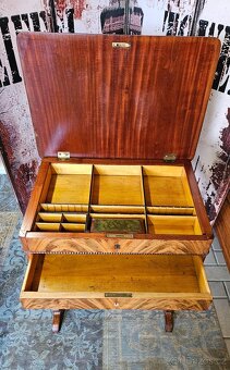 starožitný šicí pracovní stůl - 4