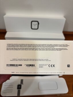Apple Watch Series 4 44mm GPS - Space Gray - 4