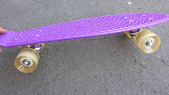 skateboard nebo pennyboard se svítícími kolečky - 4