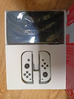 Zánovní Nintendo Switch Oled + Pouzdro - 4
