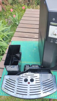 Plnoautomat kávovar DeLonghi Magnifica ESAM 3000 - černý - 4