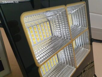 LED Halogenové osvětlení se solárním panelem 300W - 4