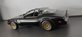 Modely aut 1/24 - Greenlight - 4
