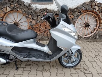 PIAGGIO X8 250 i.e - 4