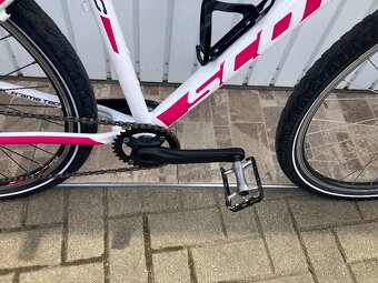 DÍVČÍ DÁMSKÉ KOLO 26 - 4