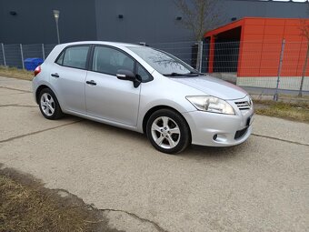 Toyota Auris 1.6 VVT-i AC 6 Kvalt 8/2011 - 4