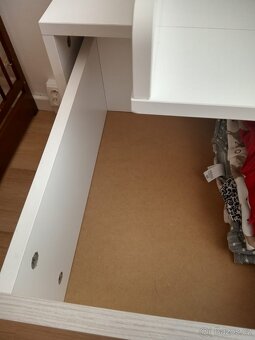 Dětská postýlka a přebalovací pult - 4
