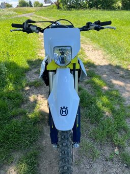 Husqvarna FE450 enduro, Model 2025 - 4
