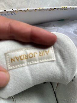 Jordan 4 Metalic Gold - 4