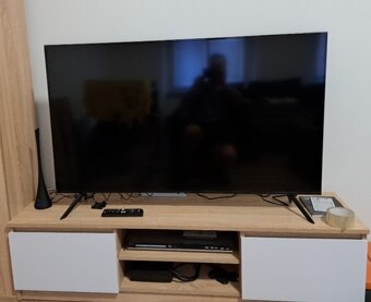 TV Samsung LED 50" (127 cm) + TV stolek dub sonoma - 4
