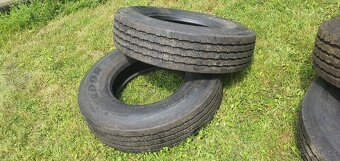 Pneu 295 80 R22,5 - 4