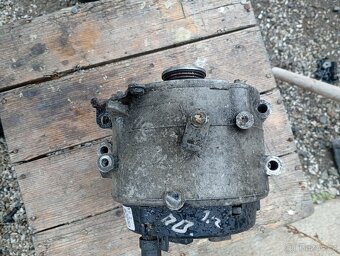 MERCEDES BENZ ALTERNÁTOR  A0001502550 VODOU CHLAZENÝ - 4