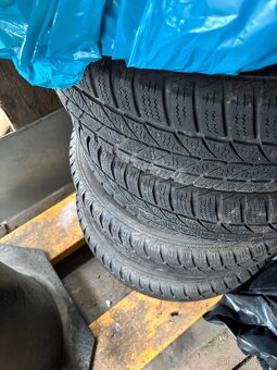 Disky + zimní pneu 165/70-R14. Zánovní . - 4