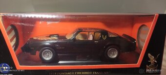 Pontiac Firebird 1:18 - 4