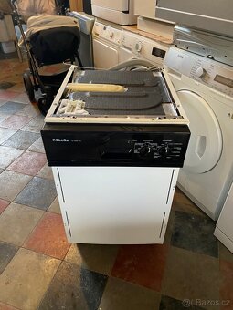 Vestavná černá myčka Miele-45cm - 4