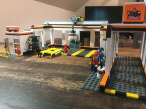 Lego City 7642 Garage - 4