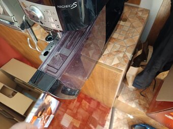 Automatický kávovar DeLonghi - 4