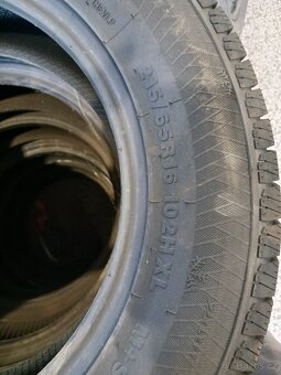 Pneu 215/65R16 - 4