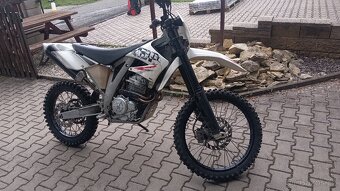 Enduro AJP PR5 - 4