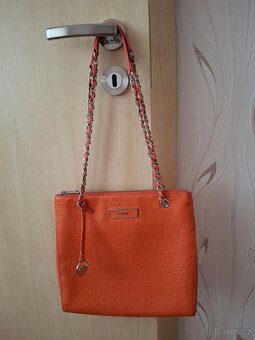 NOVÁ ZNAČKOVÁ KOŽENÁ CROSSBODY KABELKA, zn. DKNY - 4