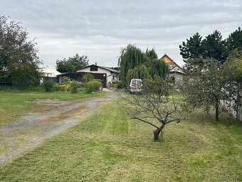 Komplex dvou chat s velkou garáži a pozemkem - 4