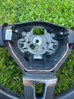 Multifunkční tříramenný volant VW - 4