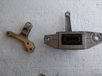 Silentblok drzak motoru Kia Xceed ceed Hyundai i 21810-J7200 - 4