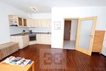 Krásný moderní prostorný byt 1+kk na Praze 8 - Karlíně, Koll - 4