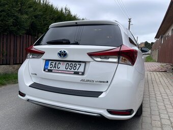 toyota auris hybrid - 4
