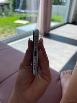 iPhone SE 2020 - 4