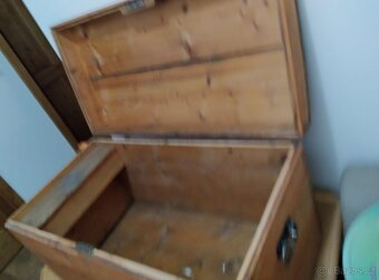 trampolína, dřevěné truhly - 4