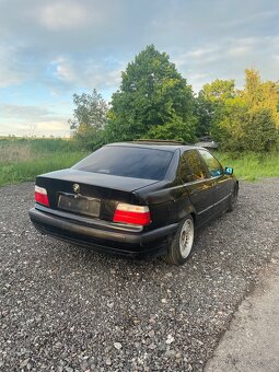BMW E36 320i sedan - 4