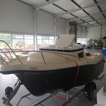 Laminátová loď 450 + motor NEPTUNE F5xs (10 koní) + přívěs - 4