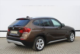 BMW X1 xDrive 20d 130KW XENONY ČR (2010) - 4