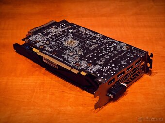 Radeon RX 570 Phantom Gaming D 8G Grafická karta - 4