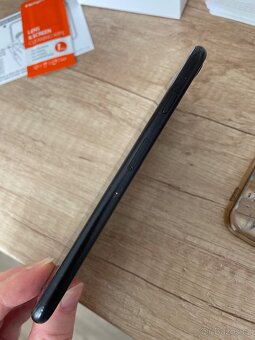 Černý iPhone SE 2020 64GB - 4